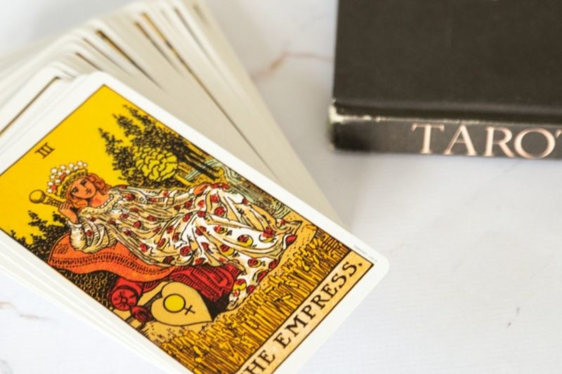 jeu de tarot pour l'art divinatoire : la cartomancie